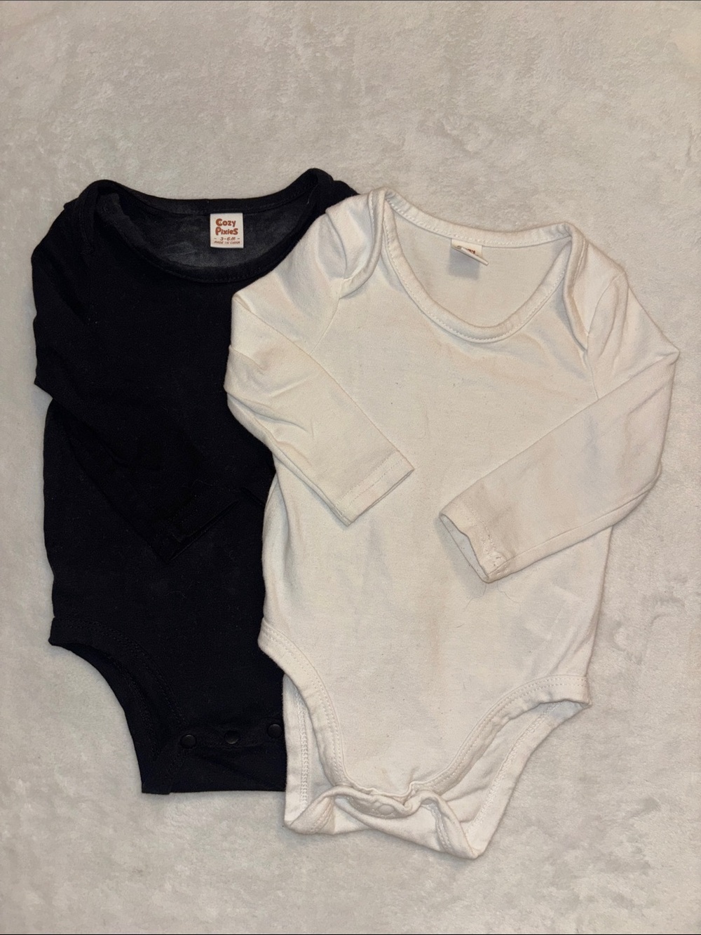 Cozy pixies Black & White Long-Sleeve One-Piece Bodysuits
